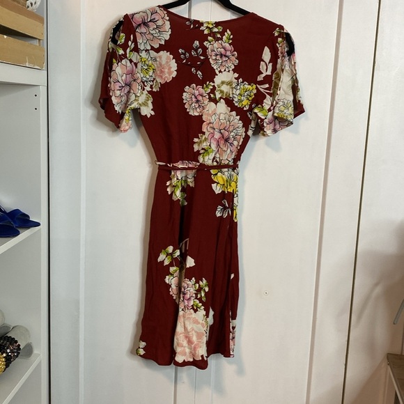 Anthropologie Brand ASTR the Label | Floral Wrap Dress in Rust - small - Picture 4 of 6